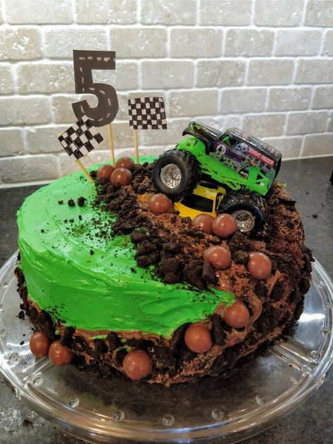 Monster Jam Birthday Cake, Digger Birthday Cake, Monster Jam Cake, Monster Truck Birthday Cake, Digger Cake, Monster Jam Birthday, Birthday Cake Tutorial, Monster Jam Party, Truck Birthday Cakes