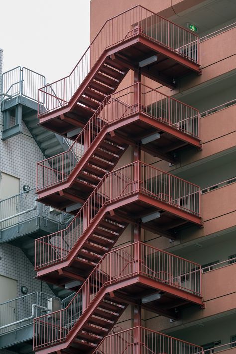 Steel Stairs Design, Staircase Metal, Stair Design Architecture, Steel Staircase, Outside Stairs, Temporary Architecture, Staircase Outdoor, External Staircase, Hostels Design