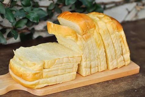 Grandma's Easy Homemade Butter Bread Recipe (Makes 2 Loaves) Butter Bread Recipe Homemade, Sandwich Bread Recipes Homemade, Grandma's Biscuits, Easy Sandwich Bread, Easy Homemade Butter, Easy Breads, Butter Bread Recipe, Bosch Mixer, 30seconds Food