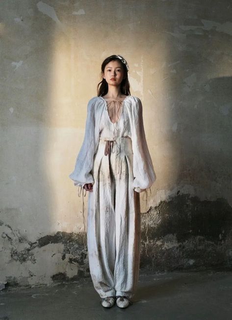 Peng Tai Creates Womenswear With A Traditional Chinese Philosophy Chinese Fashion Traditional, Taiwanese Fashion, Chinese Philosophy, Medieval Garb, Chinese Heritage, Chinese Traditional Dress, Chinese Traditional Clothing, London College Of Fashion, Fashion Project