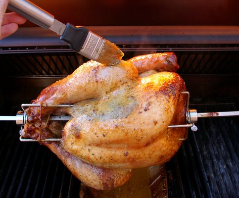 Easy Poultry Basting Sauce Whether you have a whole chicken or turkey on the grill or rotisserie, they can Turkey Baste Recipe, Basting A Turkey, Rotisserie Turkey, Basting Sauce, Cheesy Chicken Broccoli, Broiled Chicken, Whole Chicken Recipes, Grilled Turkey, Easy Turkey