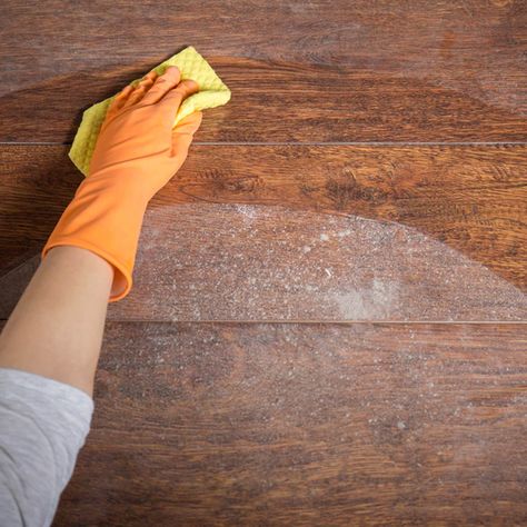 dust Dusting Furniture, Spring Cleaning Hacks, Cleaning Guide, Cleaning Wood, 2023 Vision, Paint Remover, Wood Trim, Cleaning Organizing, Spring Cleaning