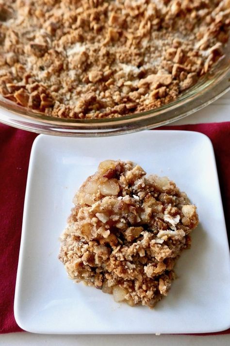 Apple Pear Crumble, Apple Pear Crisp, Vegan Crumble, Paleo Apple, Pear Crisp, Pear Crumble, Apple Crumble Recipe, Pear Dessert, Rhubarb Desserts