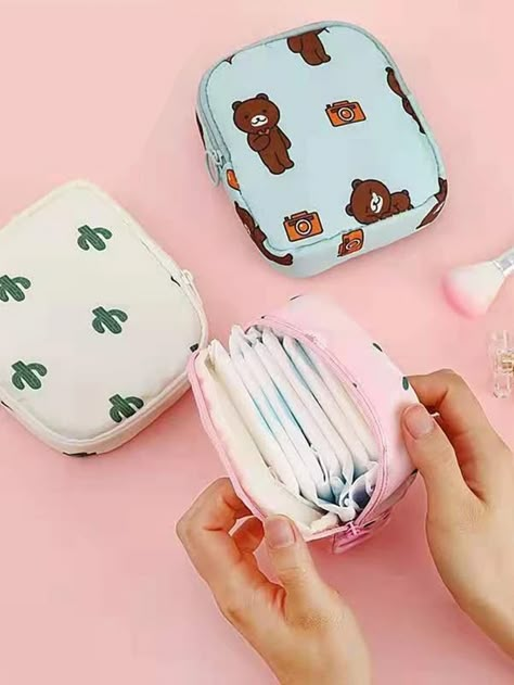 1 pièce Sac de rangement aléatoire avec motif mixte | SHEIN Sanitary Napkin Storage, Penyimpanan Makeup, Napkin Storage, Cute Mini Backpacks, Stylish School Bags, Cute School Stationary, Sanitary Napkin, Girly Bags, Cute Stationary