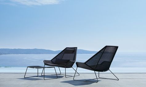 Milan Design Week: Vitra outdoor collection Outdoor Footstool, Chic Chair, Modern Outdoor Furniture, Milan Design Week, Summer Breeze, Lounge Furniture, Garden Chairs, Furniture Covers, Outdoor Lounge