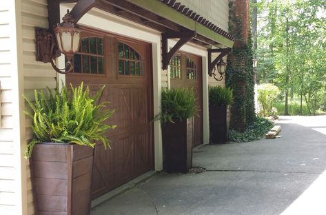 DIY garage pergola and planters Garage Pergola Diy, Pergola Shade Cover, Garage Pergola, Small Pergola, Door Planter, Outdoor Patio Diy, Cheap Pergola, Pergola Attached To House, Backyard Pergola