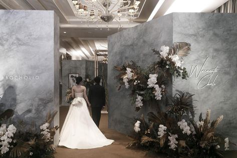 The entrance of gallery. Wedding planner Wedding Foyer, Wedding Tunnels, Floral Backdrop Wedding, Wedding Hall Decorations, Greenery Wedding Decor, Wedding Entrance Decor, Wedding Backdrop Design, Wedding Entrance, Wedding Wall