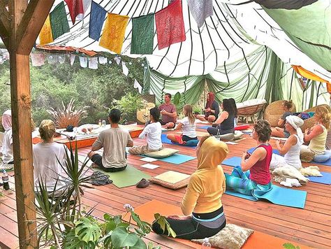 Kundalini In The Canyon: yoga retreats Healing Workshop, Sri Sri Ravi Shankar, Spiritual Psychology, Yoga Retreats, Do Yoga, Outdoor Yoga, Ways To Relax, Yoga Retreat, Business Coach