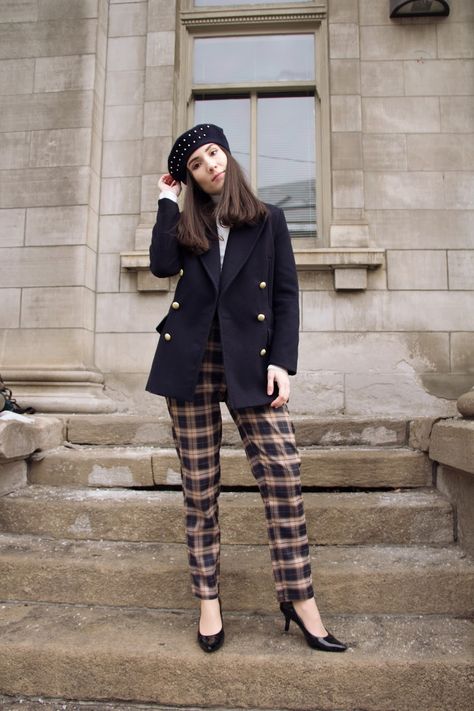 1920s Inspired Outfit, Overalls Chic, Jumpsuit Outfit Winter, Carolina Pinglo, Feminine Universe, Plaid Overalls, Long Plaid Skirt, Plaid Jumpsuit, Overalls Fashion