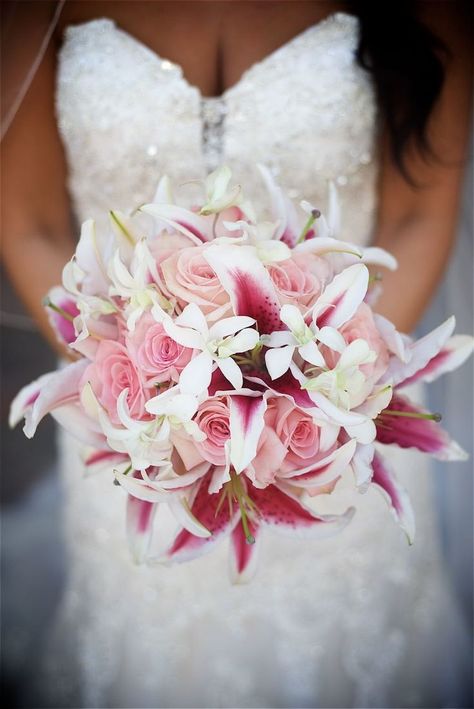 Stargazer Bouquet, Pink Beach Wedding, Beach Bouquet, Beach Wedding Pink, Beach Wedding Locations, Beach Wedding Decorations Reception, Ice Lollies, Beach Wedding Centerpieces, Wedding Florida