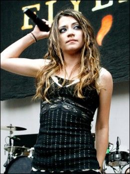 2. Lacey Mosley of Flyleaf - Dont let her small pocket size fool you. When she screams, a chill will run up your spin, thats how awesome she is. Lacey Sturm, Diesel Punk, Christian Rock, Women Of Rock, Emo Scene, Paramore, Female Singers, Christian Music, Metal Music