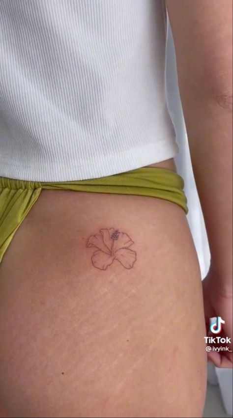 Line Work Tattoos Women, Small Hibiscus Tattoo, Simbols Tattoo, Hibiscus Tattoo, Petite Tattoos, Jesus Love, Classy Tattoos, Discreet Tattoos, Dainty Tattoos