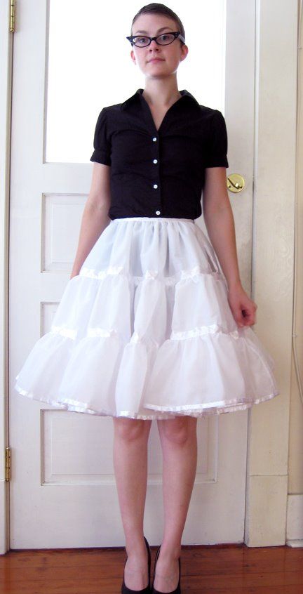 Tutorial HOW TO MAKE A PETTICOAT | Shizuka-Cosplay Meme Costume, Gonna In Tulle, Vestidos Retro, Sewing Skirts, 1950s Dress, 1950s Fashion, Lolita Fashion, Free Sewing, Sewing Clothes