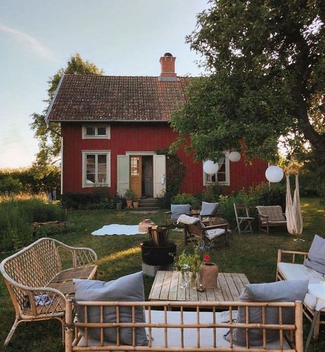 Swedish Cabin, Swedish Summer House, Swedish Country House, Swedish Houses, Scandinavian Cottage, My Scandinavian Home, Swedish Cottage, Swedish Summer, Scandinavian Summer