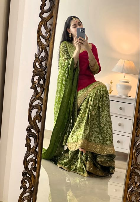 Frock Pant Design, Garara Kurti Design, Grara Dress Indian Weddings, Garara Dress Pakistani Bridal, Garara Designs Pakistani Dresses, Garara Dress, Gharara Designs, Latest Dress Design, Pakistani Wedding Outfits