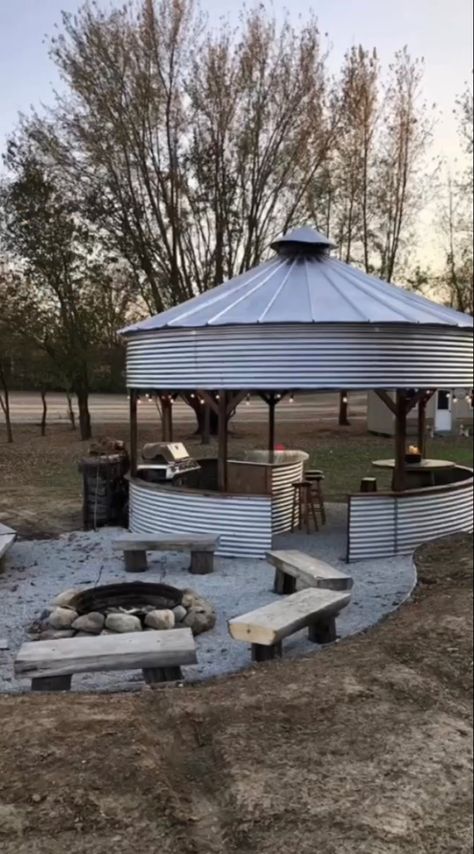 Silo Bbq Area, Fire Pit Pavilion, Shed With Fire Pit, Fire Pit And Grill Area, Silo Outdoor Kitchen, Grain Bin Fire Pit Outdoor Fireplaces, Binzebo Ideas, Silo Kitchen, Farm Gazebo