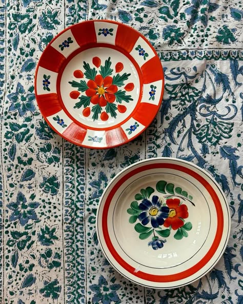 Italian Ceramic Plates, Tableware Inspiration, Italian Plates, Pretty China, Ceramics Projects, Italian Ceramics, Wall Plates, Print Ideas, Pottery Painting