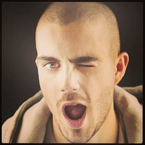 Such a cutie! Buzz Cut For Men, Max George, Winky Face, Tom Parker, Male Pattern Baldness, Male Celebs, Hottest Male Celebrities, Buzz Cut, Shaved Hair