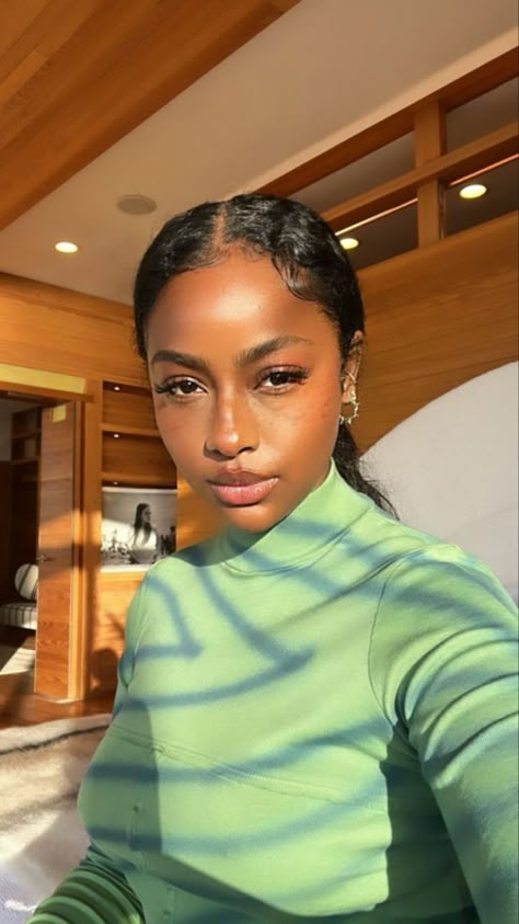 Justine Skye Makeup, Justine Skye Style, Justin Skye, Soft Feminine Outfits, Feminine Outfits, Justine Skye, Dark Skin Beauty, Soft Feminine, Pretty Skin