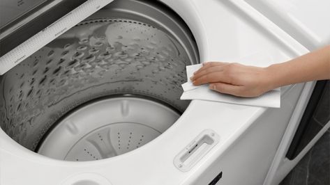 How to Clean a Whirlpool Washing Machine Affresh Washer Cleaner, Whirlpool Washing Machine, Cleaning With Bleach, Clean Washer, Clean Your Washing Machine, Washer Cleaner, Washing Machine Cleaner, Powder Detergent, Clean Clothes