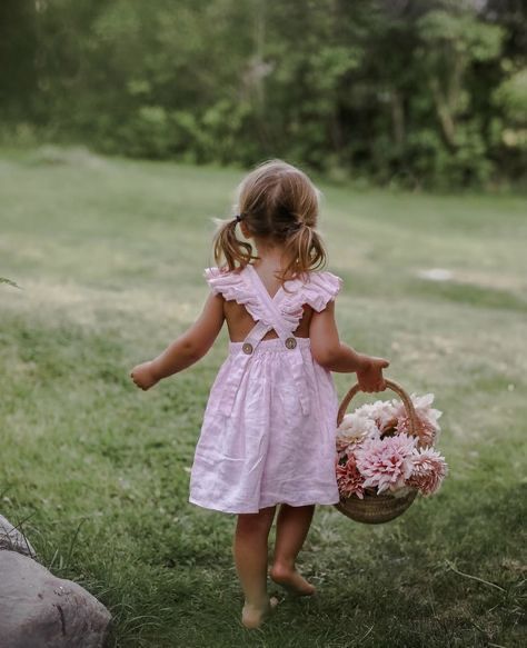 Mommy Daughter Photoshoot, Picnic Photo Shoot, Baby Birthday Photoshoot, Spring Toddler, Easter Photoshoot, Toddler Photoshoot, Toddler Photos, Flower Photoshoot, Spring Photoshoot