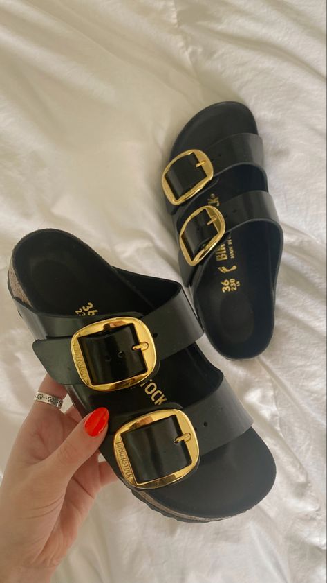 Black And Gold Birkenstocks, Gold Birkenstocks Outfit, Sandals 2023 Trends, Trendy Shoes Black, Shoe Trends 2023, Gold Birkenstocks, Black Birkenstocks, Leather Birkenstocks, Sports Chic