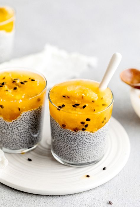 Passion Fruit Granita Chia Pudding - Yoga of Cooking Mic Dejun Rapid, Passionfruit Recipes, Pudding Chia, Vegan White Chocolate, Chocolate Chia Pudding, Chia Seed Recipes, Chia Pudding Recipes, Peanut Butter Brownies, Chia Seed Pudding