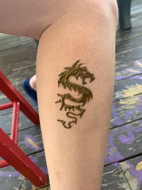 Henna Dinosaur, Dragon Tattoo Henna, Fairy Henna Designs, Dragon Henna Tattoo Hand, Henna On Pregnant Belly, Leg Mehndi, Cute Henna Tattoos, Henna Style Tattoos, Legs Mehndi Design