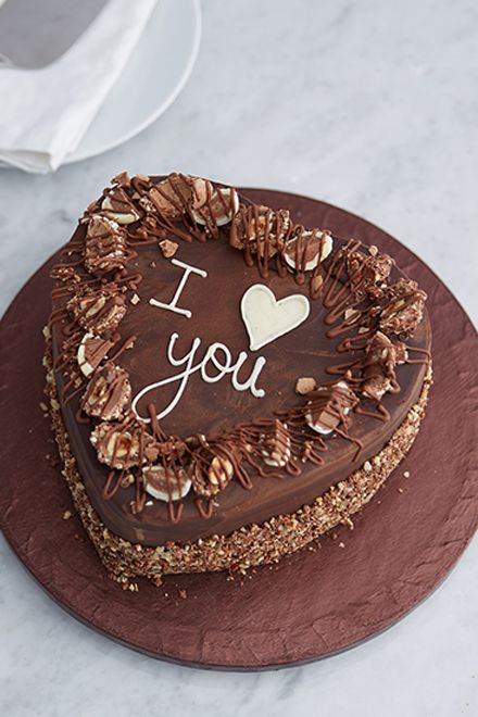 Chocolate Heaven Heart Cake Heart Cake For Boyfriend, Heart Shape Chocolate Cake Designs, Chocolate Cake Design Ideas, Cake Heart Shape, Chocolate Heart Cake, Chocolate Hearts Candy, Chocolate Heart Cakes, Cake Designs For Girl, Cake Design Ideas