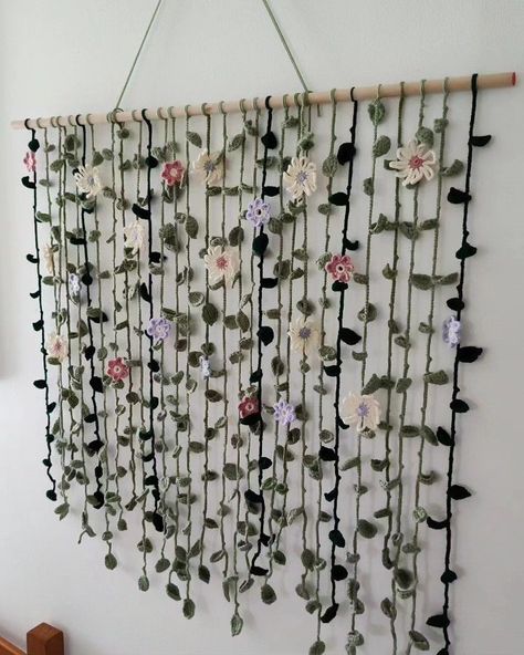 Crochet Garland Crochet Wall Vines, Crochet Vines Pattern, Crochet Flower Vine, Crochet Vines, Polaroid Wall Decor, Natural Wood Home Decor, Cottagecore Crochet, Crochet Dreams, Crochet Garden