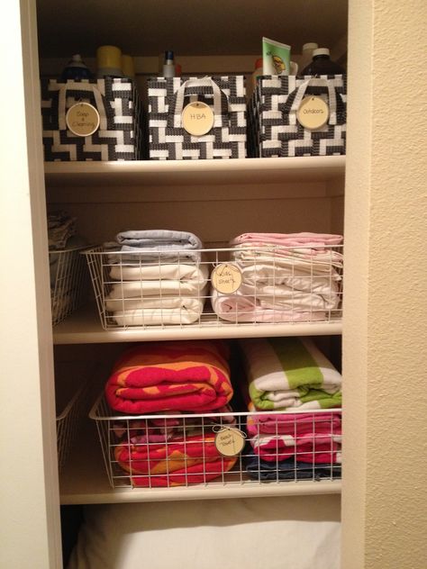 Wire baskets in the linen closet Towel Storage Closet, Linen Closet Storage Ideas, Organized Linen Closet, Office Closet Ideas, Beach Towel Storage, Closet Storage Ideas, Diy Closet Storage, Linen Closet Storage, Bedroom Closet Doors