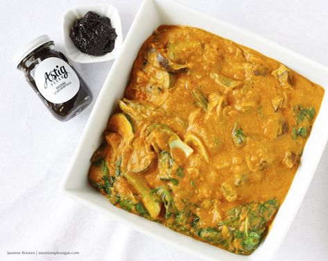 A healthier and absolutely delicious Filipino Vegan Kare Kare recipe paired with vegan bagoong. Kare Kare Recipe, Easy Vegan Recipes For Beginners, Vegan Filipino, Recipes Filipino, Vegan Recipes For Beginners, Korea Street, Food Thai, Vietnamese Dessert, Food Japanese