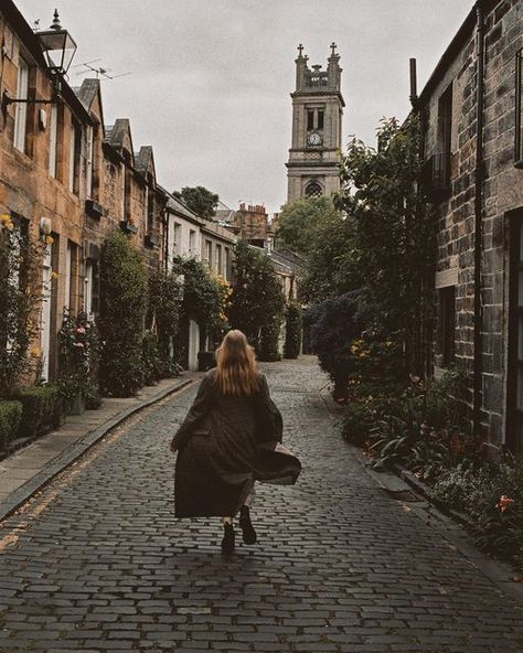 Edinburgh Aesthetic Dark, Edinburgh Photoshoot, Scottish Aesthetic, Edinburgh Aesthetic, Ancient Soul, Aesthetic December, Scotland Photos, Edinburgh Photography, Scotland Aesthetic