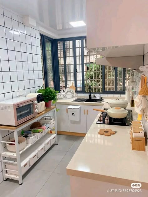 Small Kitchen Korean Style, Douyin Kitchen, Korean Kitchen Ideas, Korean Apartment Interior Small Spaces, Korean Style Kitchen, Korean House Interior, Korean Apartment Interior, Korean Kitchen, Asian Kitchen