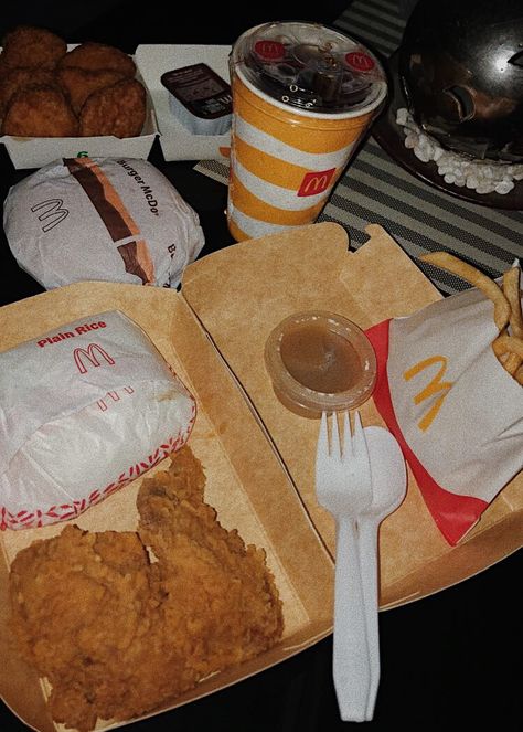 #chicken #mcdonalds #vsco #philippines Mcdonald's Food Pictures, Mcdo Food Picture Prank, Mcdonald's Philippines, Mcdo Philippines, Mcdonalds Aesthetic Food, Mcdonalds Philippines, Mcdonalds Aesthetic, Mcdonald's Aesthetic, Mexican Boys