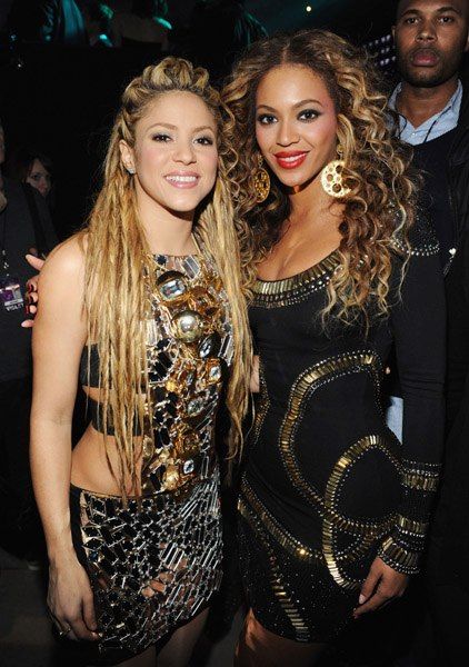 Beyonce & Shakira Shakira Belly Dance, Shakira Hips, Beyonce Pictures, Celebrity Pics, Beyoncé Giselle Knowles-carter, Beyoncé Giselle Knowles, Girls Unique, Beyonce And Jay Z, Beyonce Queen