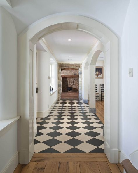 6 Black and White Checkered Floor Types You Can Use in Your House – JimenezPhoto Black And White Floors, Harlequin Floors, Checkered Flooring, Rustic Entry, Checkered Floor, Checkerboard Floor, Dining Room Floor, White Marble Floor, White Tile Floor