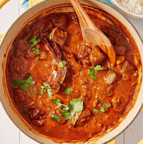 Diced Lamb Recipes, Indian Food Catering, Lamb Curry Recipes, Lamb Rogan Josh, Karahi Recipe, Homemade Curry, Rogan Josh, Lamb Curry, Slow Cooked Lamb