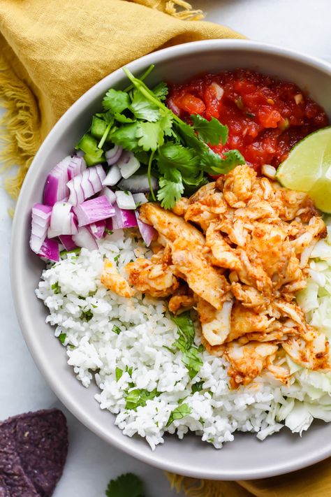 Close up of spicy fish taco bowl Chipotle Crema Sauce, Cabbage Salsa, Spicy Fish Tacos, Chipotle Crema, Burrito Bowls Recipe, Baked Tilapia, Fish Taco, Tacos And Burritos, Taco Bowls