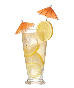 3 Quick Lemonade Cocktail Recipes: When life hands you lemons, add alcohol! Champagne Sparklers, Tequila And Lemonade, Easy Lemonade, Lemonade Cocktails, Lemonade Cocktail Recipe, Sparkling Lemonade, Cranberry Juice Cocktail, Lemonade Cocktail, Orange Umbrella