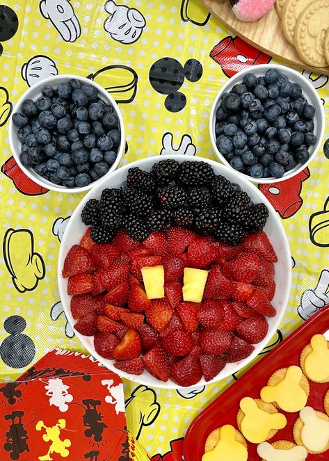 Clubhouse Birthday Party, Mickey Mouse Clubhouse Themed Food, Hot Dog Mickey Mouse Party, Mickey Mouse Dinner Ideas, Mickey Mouse Themed 1st Birthday Party, Mickey Mouse Hot Dog Bar, Mickey Mouse Fruit Platter, Mickey Mouse Birthday Party Ideas 3rd, Mickey Mouse Pizza Party