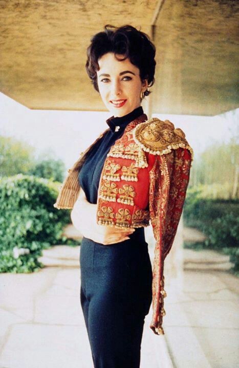 Matador Costume, Edward Wilding, Liz Taylor, Violet Eyes, Spanish Fashion, Actrices Hollywood, Fashion Icons, Vintage Life, Elizabeth Taylor