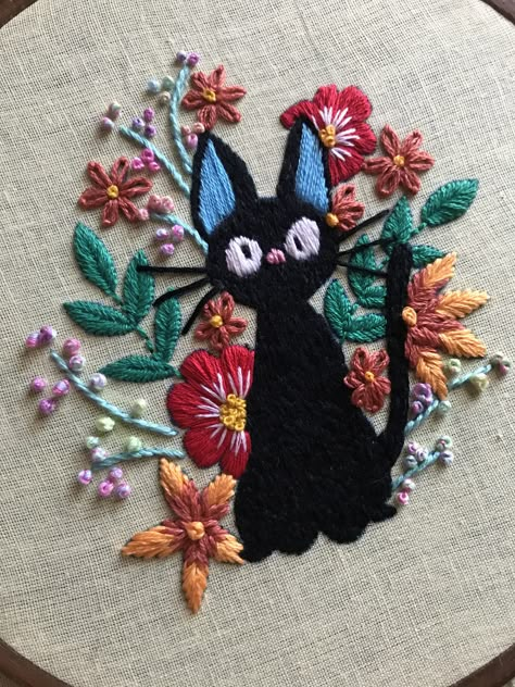 Embroidery Cute Designs, Ghibli Embroidery, Cool Embroidery Designs, Black Cat Embroidery, Jiji Cat, Stitch Patterns Embroidery, Cute Embroidery Patterns, Embroidery Simple, Cute Embroidery Designs