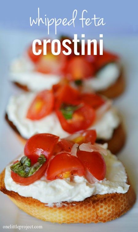 Greek Canapes, Whipped Feta Crostini, Feta Crostini, Pilsbury Recipes, Kale Salads, Recipes Burgers, Crostini Recipe, Crostini Appetizers, Presentation Food