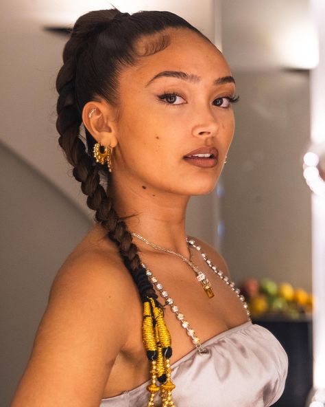 Joy Crookes on Instagram: “Tour kicks off this Saturday…it’s been a minute but I cannot wait to play for you all. Any requests??” Joy Crookes, Photography Artist, Female Musicians, Make Up Inspo, Desi Style, Brown Girl, Dark Beauty, Female Artists, Role Models