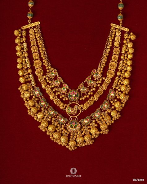 Baithak - Bridal Heritage’24 This antique heritage layered necklace, crafted in 22kt gold and adorned with intricate bird motifs, is a true celebration of timeless artistry. Address: Harit Zaveri Jewellers, Ground Floor, Akshar Complex, Shivranjani, Ahmedabad - 15 Contact: +919023724779 22kt Gold | Diamond | Polki Bridal & Dailywear Jewellery Follow @haritzaverijewellers_dailywear for Daily Wear Gold & Diamond Jewellery. Experience the Promise of Right Price on every shopping experience... Red Antique Gold Necklace, Bridal Antique Gold Jewellery, Harit Zaveri Jewellery, Antique Gold Jewellery, Fantasy Jewellery, Fancy Diamond Ring, Gold Bridal Necklace, Indian Bride Outfits, Heritage Jewellery