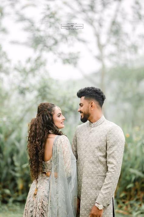 Engagement Ceremony Couple Poses, Couple Poses For Roka Ceremony, Priweding Photos Indian, Pre Weeding Pose Photography Studio, Engment Pose, Engagement Pics Ideas, New Couple Pictures, Engagement Photoshoot Ideas Indian, Couple Picture Poses Romantic