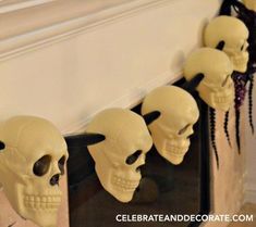 diy dollar store skull halloween garland, halloween decorations, seasonal holiday decor Diy Halloween Party, Diy Skulls, Garland Halloween, Halloween Skeleton Decorations, Dollar Store Halloween, Garland Diy, Halloween Garland, Halloween Store, Easy Diy Halloween