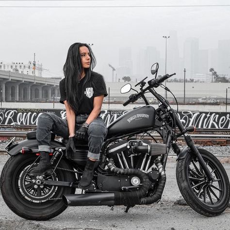 Capira, Brat Motorcycle, Мотоциклы Harley Davidson, Motorbike Girl, Chopper Motorcycle, Bobber Motorcycle, Hot Bikes, Biker Chick, Motorcycle Harley