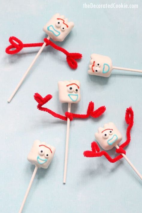 overhead view of Forky Toy Story marshmallows Toy Story Smash Cake Ideas, Jesse Toy Story Party Ideas, Toy Story Appetizers, Two Infinity And Beyond Birthday Ideas, Toy Story Candy Table, Toy Story Themed Food, Toy Story Food, Toy Story Birthday Party Ideas, Toy Story Birthday Cake